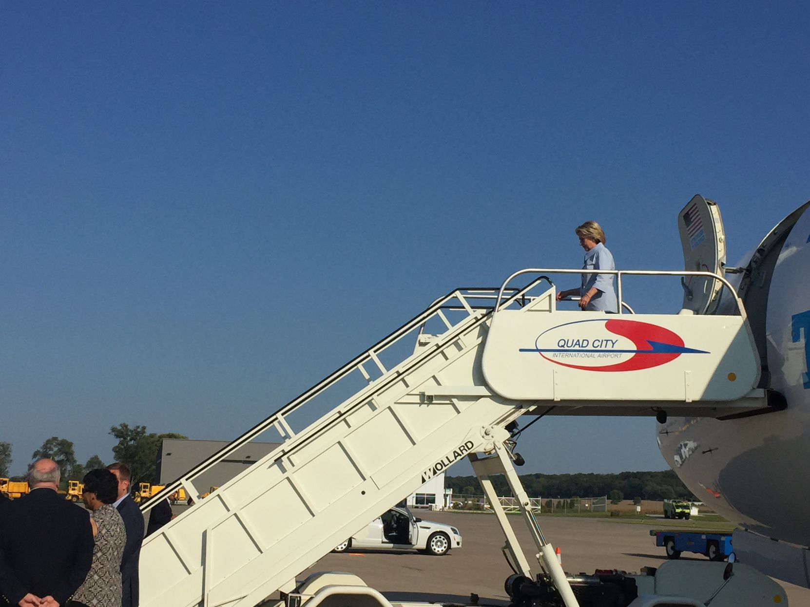Clinton disembarks